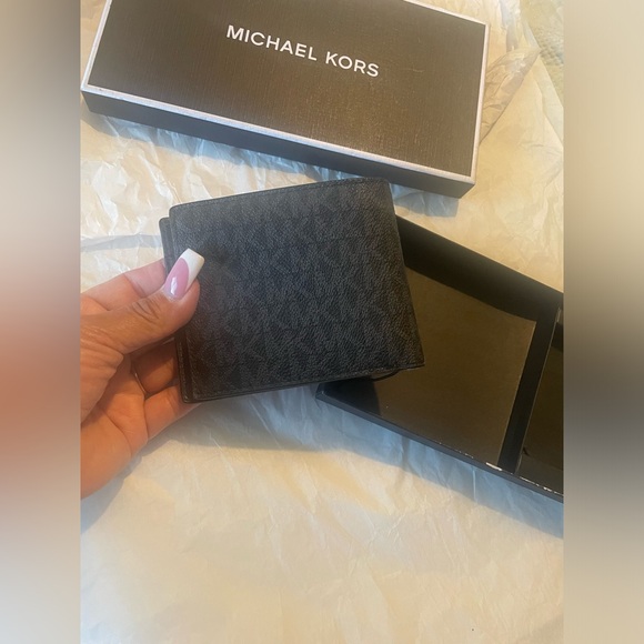 Michael Kors Pink and Black Mens Wallet BNIB - Picture 3 of 7